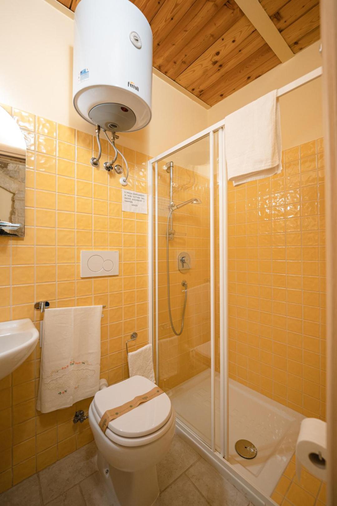 La Piccola Torre Hotel Бишелие Стая снимка