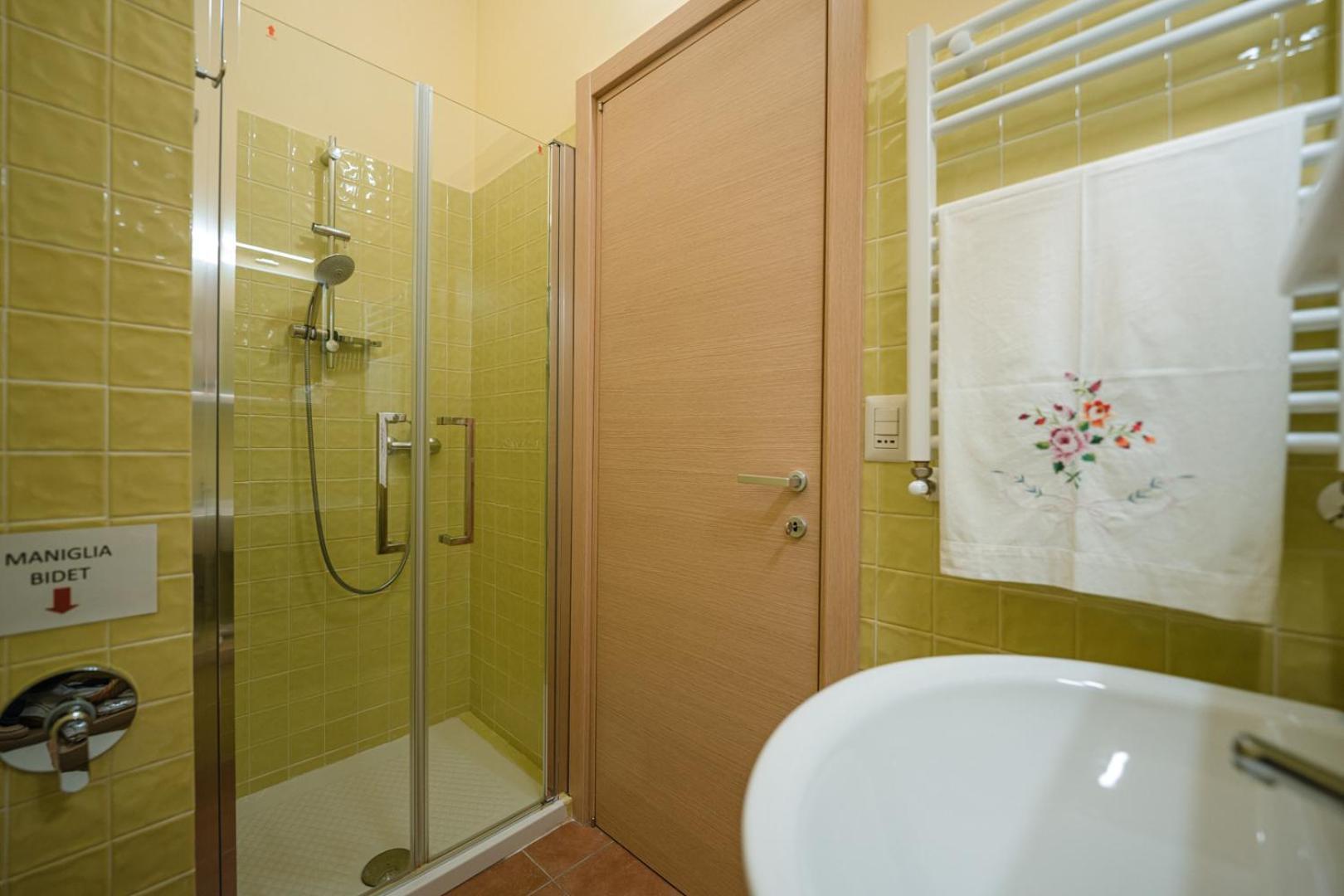 La Piccola Torre Hotel Бишелие Стая снимка